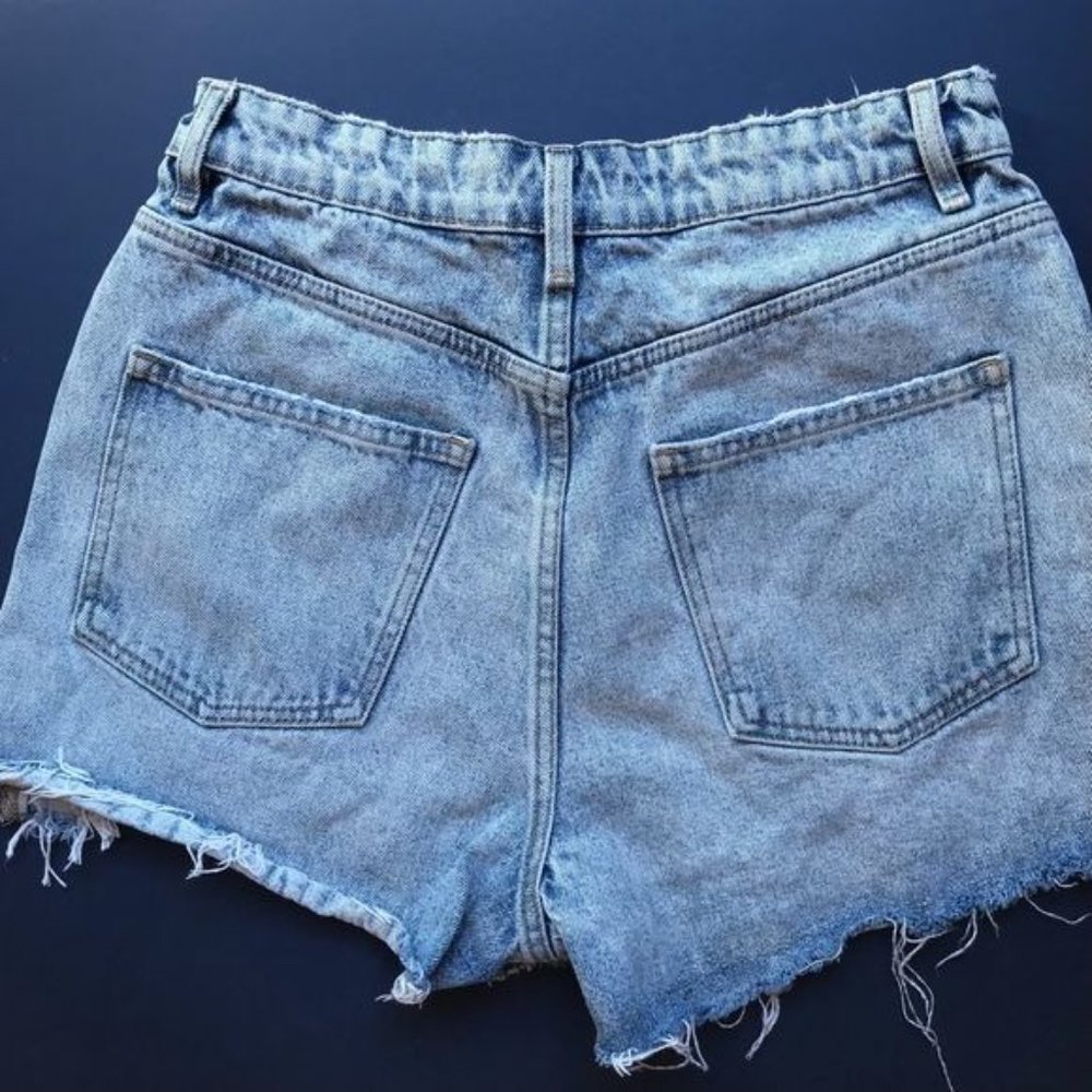 Zara Jean Cutoff Shorts with Manufactured Distressing, Size 6 - Picture 4 of 14